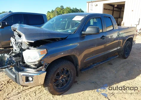 2016 Toyota Tundra Sr5 4.6L V8 z USA, uszkodzony, nr VIN 5TFRM5F13GX104735